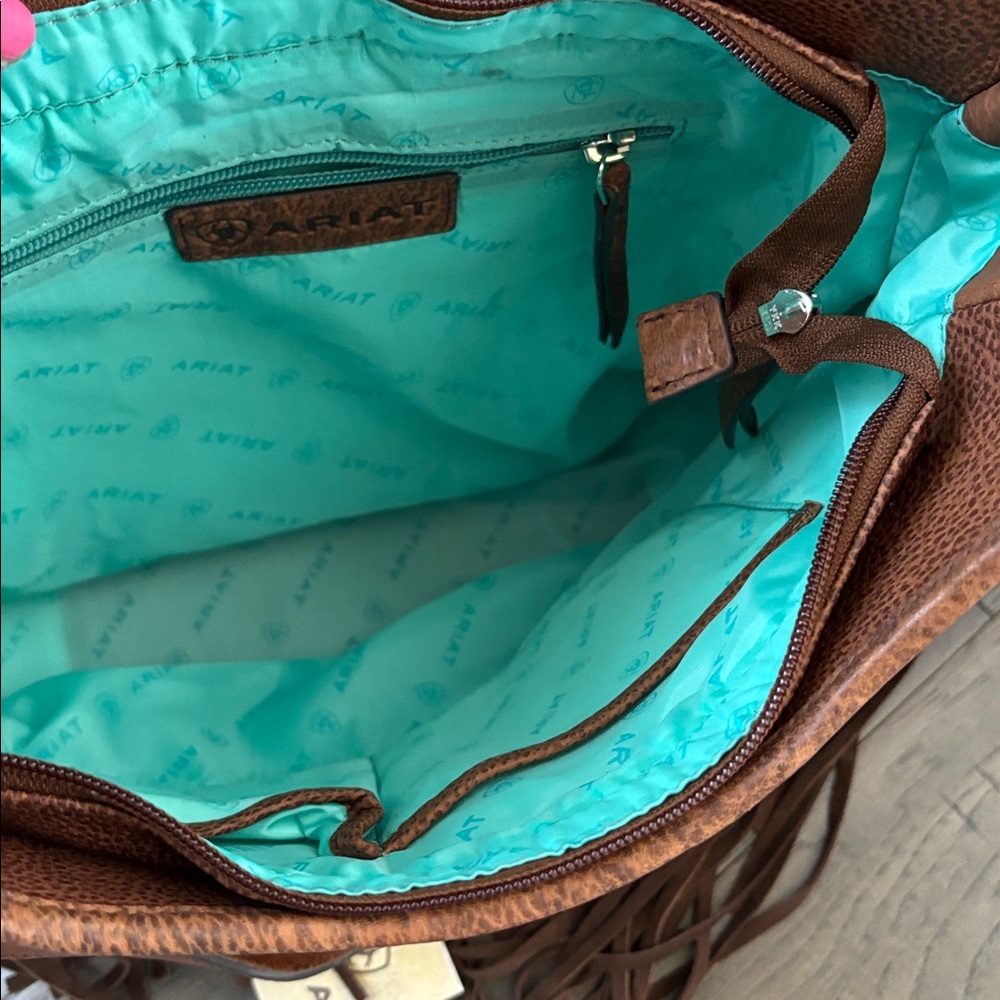 Ariat Betsy Shoulder Bag,distressed leather,fringe,snap top,concho, zip pocket - Picture 10 of 13